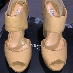 BCBG Wedges!